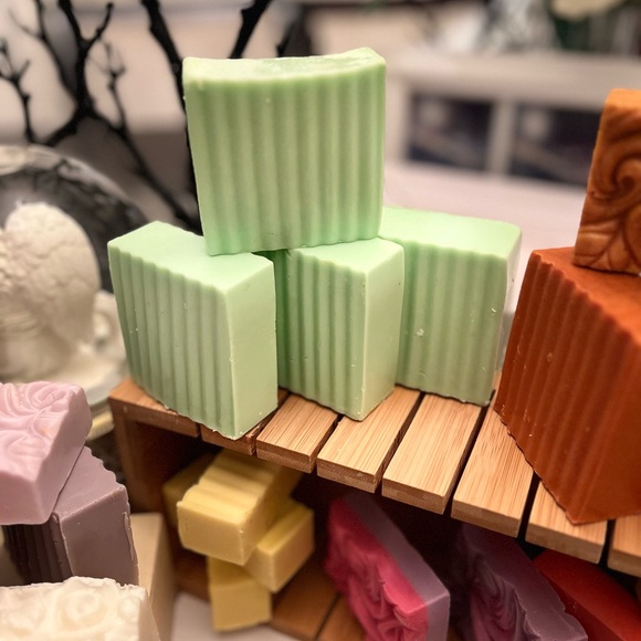 Peppermint Scent - Handmade Goat Milk Soap - 1 Bar - Picture 2 of 4